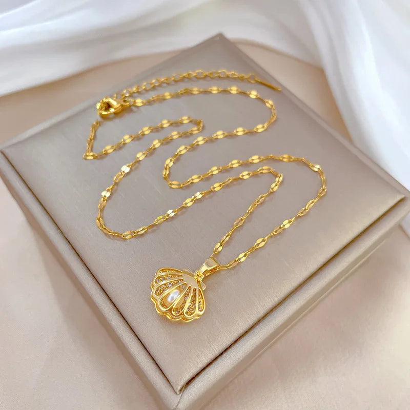 Noverlla™ Luxury Shell Pearl Pendant Necklace | French Vintage Elegance