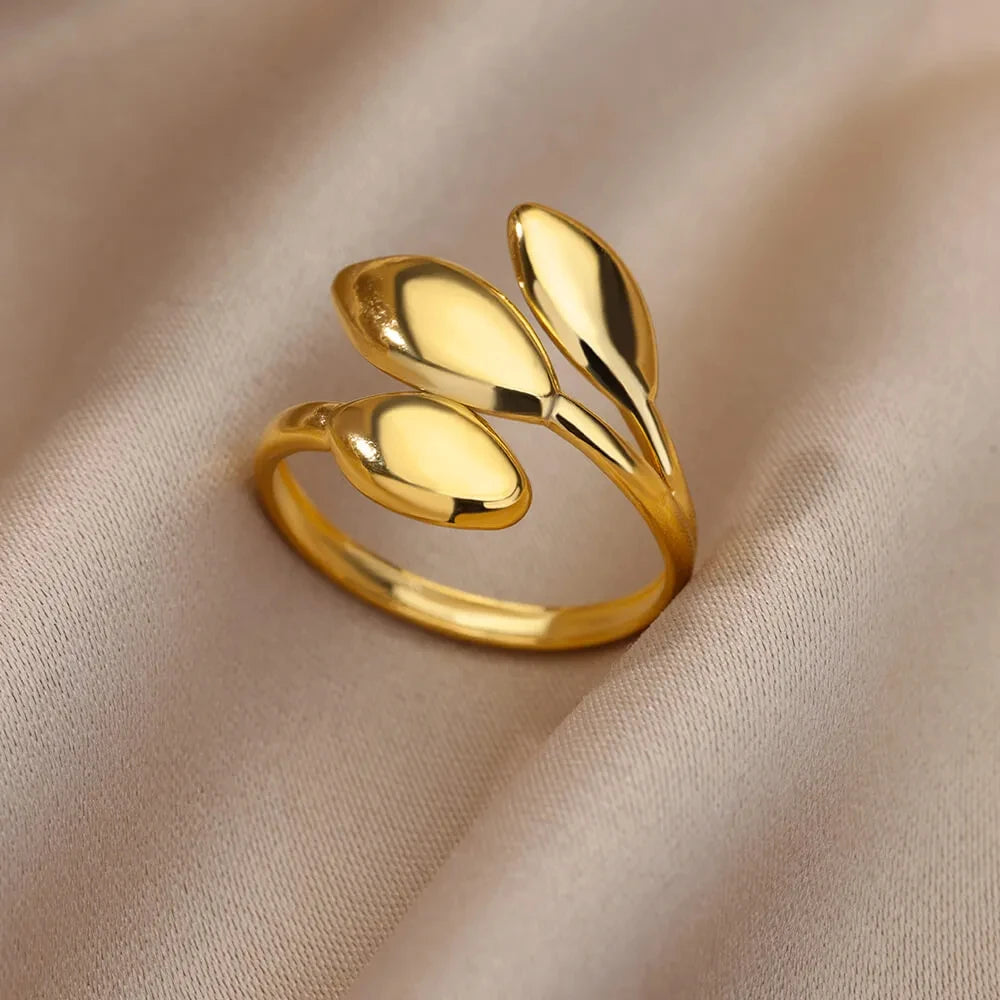 Noverlla™ Luxury Gold Stainless Steel Ring | Timeless Elegance for Women