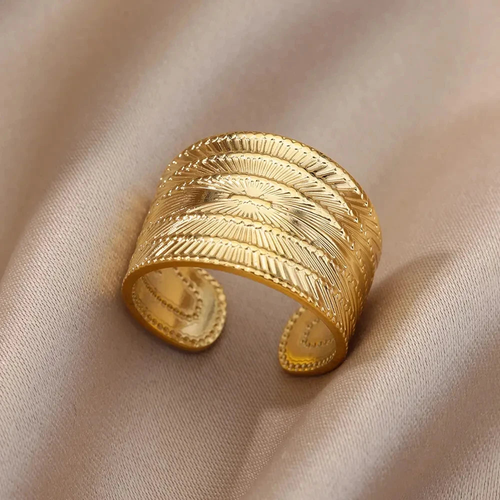 Noverlla™ Luxury Gold Stainless Steel Ring | Timeless Elegance for Women