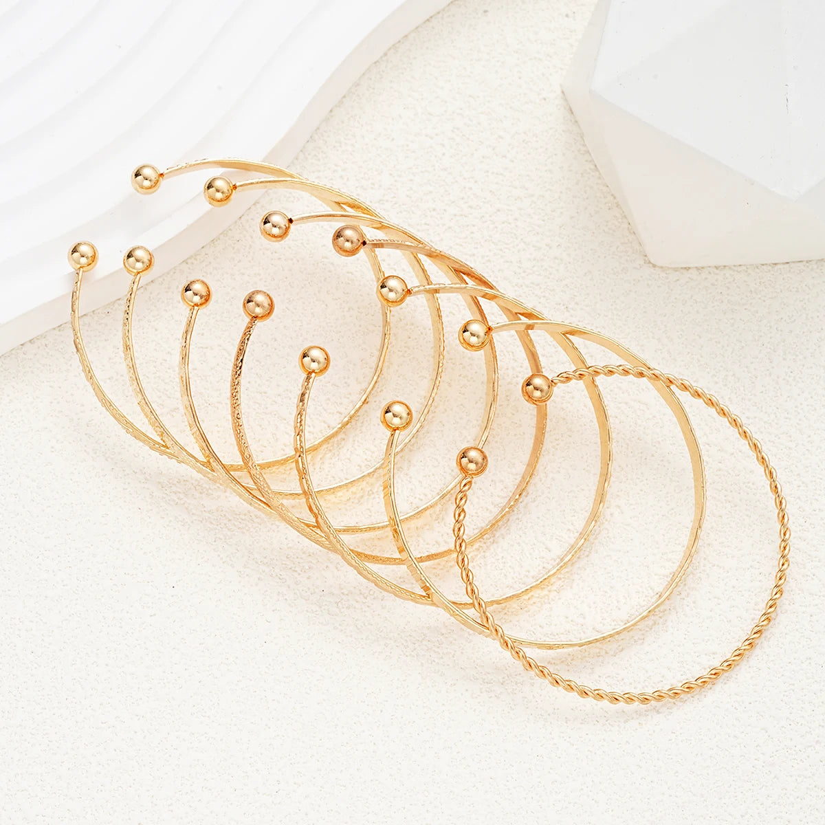 Noverlla™ 7-Piece Gold Heart Bracelet Set – Trendy Fashion Bangles for Women