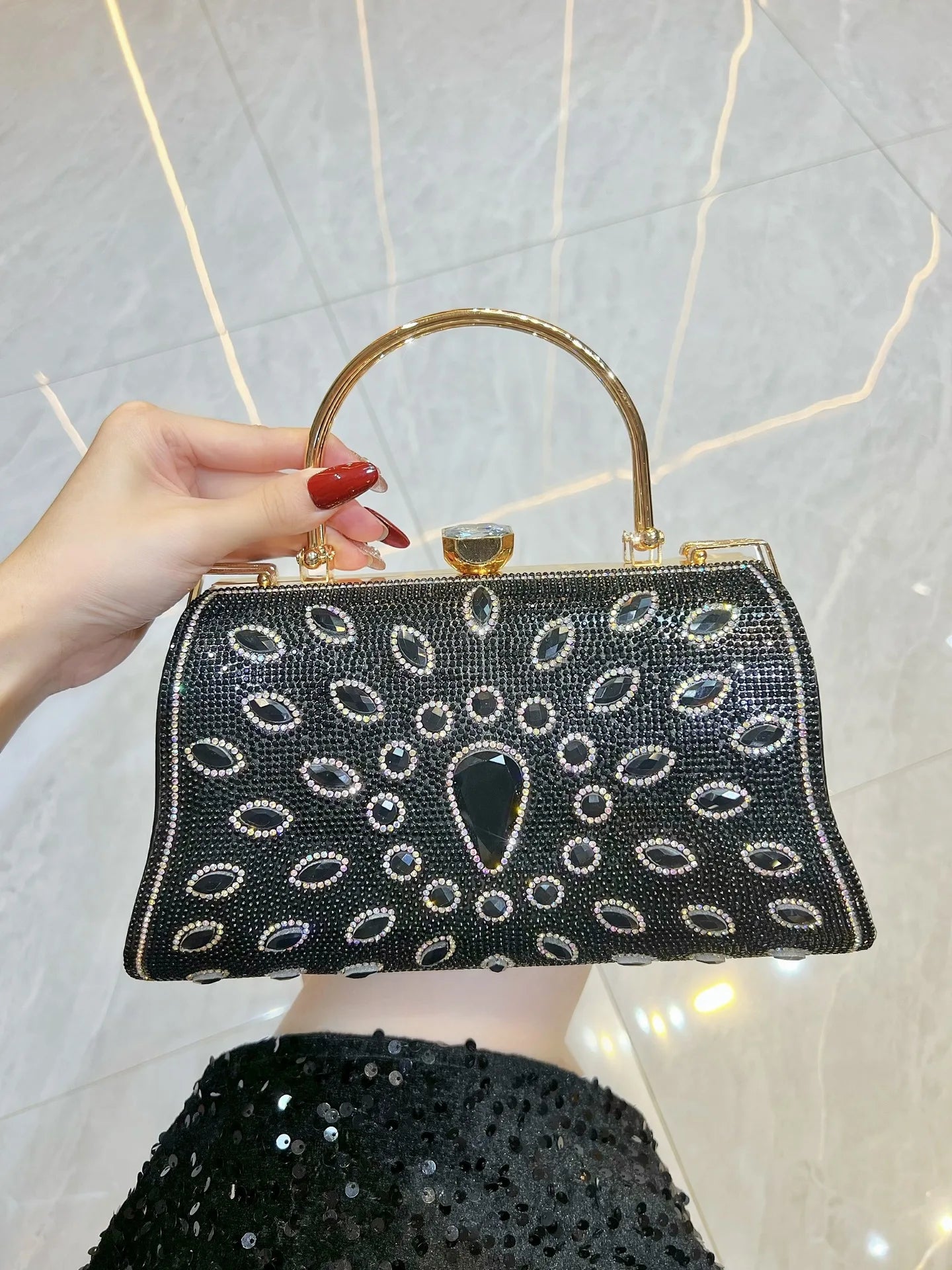Noverlla Crystal Rhinestone Handbag – Elegant Chain Shoulder & Evening Bag