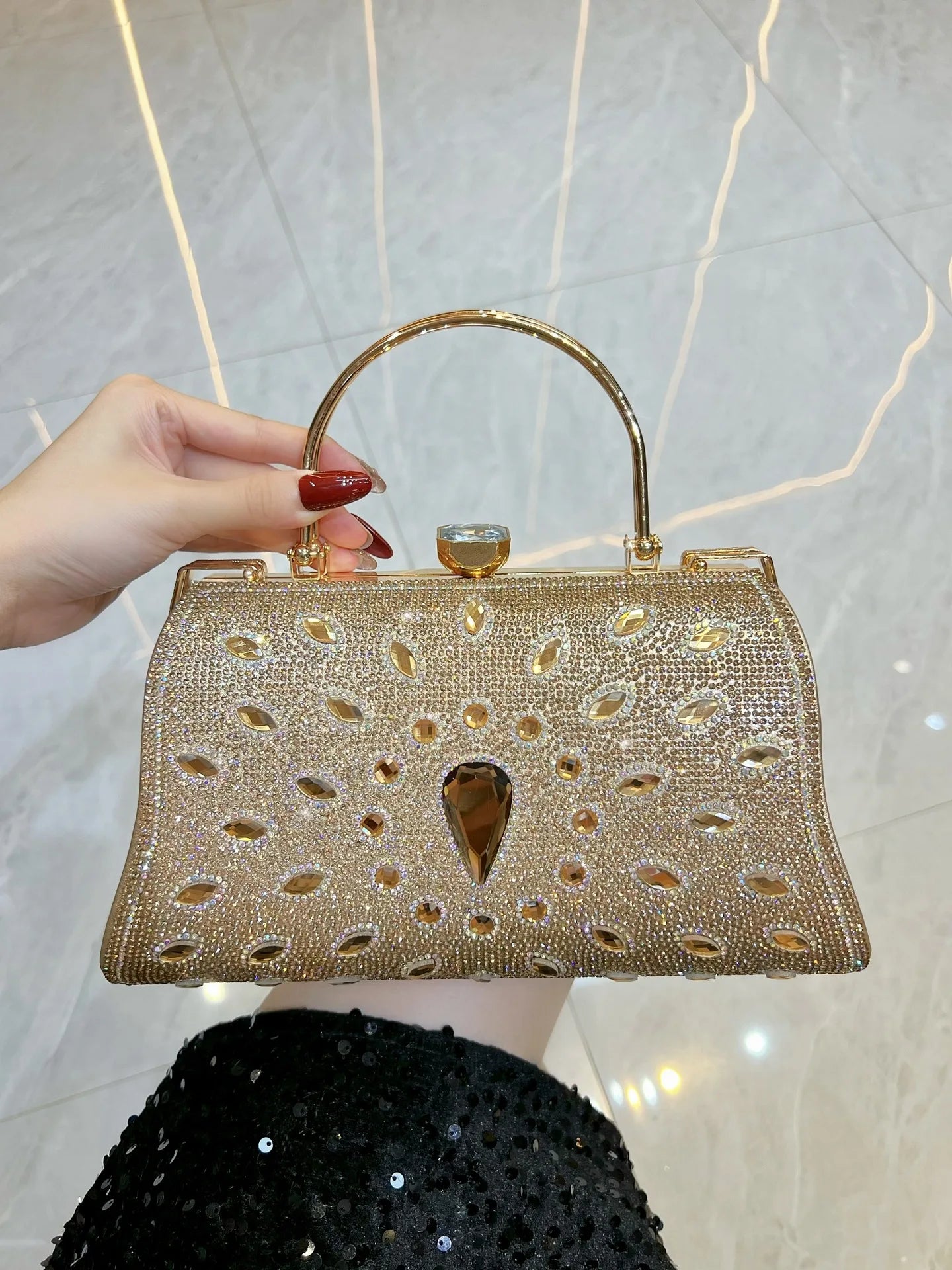 Noverlla Crystal Rhinestone Handbag – Elegant Chain Shoulder & Evening Bag