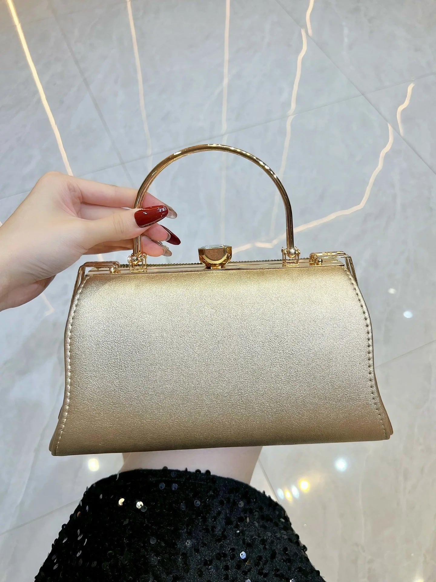 Noverlla Crystal Rhinestone Handbag – Elegant Chain Shoulder & Evening Bag