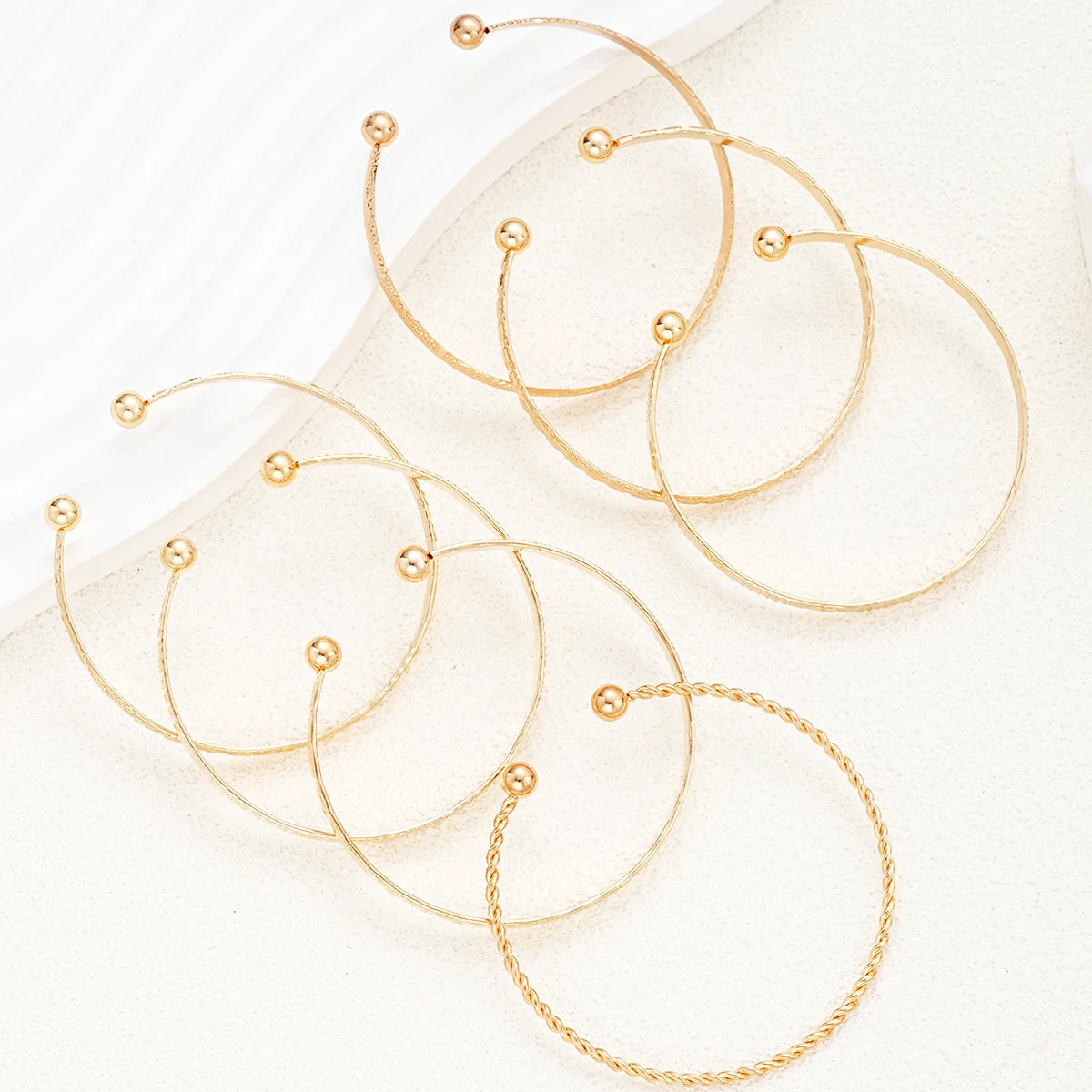 Noverlla™ 7-Piece Gold Heart Bracelet Set – Trendy Fashion Bangles for Women