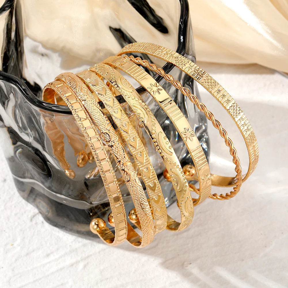 Noverlla™ 7-Piece Gold Heart Bracelet Set – Trendy Fashion Bangles for Women