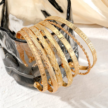 Noverlla™ 7-Piece Gold Heart Bracelet Set – Trendy Fashion Bangles for Women