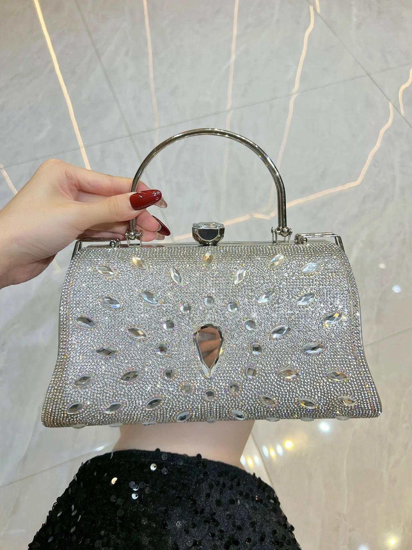 Noverlla Crystal Rhinestone Handbag – Elegant Chain Shoulder & Evening Bag