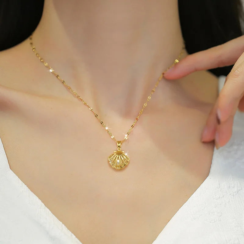 Noverlla™ Luxury Shell Pearl Pendant Necklace | French Vintage Elegance