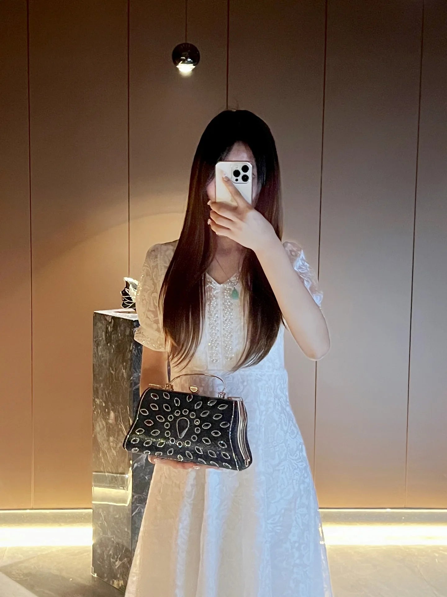 Noverlla Crystal Rhinestone Handbag – Elegant Chain Shoulder & Evening Bag