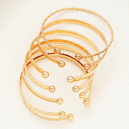 Noverlla™ 7-Piece Gold Heart Bracelet Set – Trendy Fashion Bangles for Women