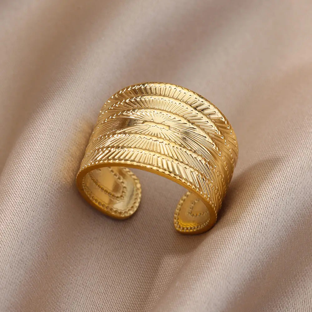 Noverlla™ Luxury Gold Stainless Steel Ring | Timeless Elegance for Women