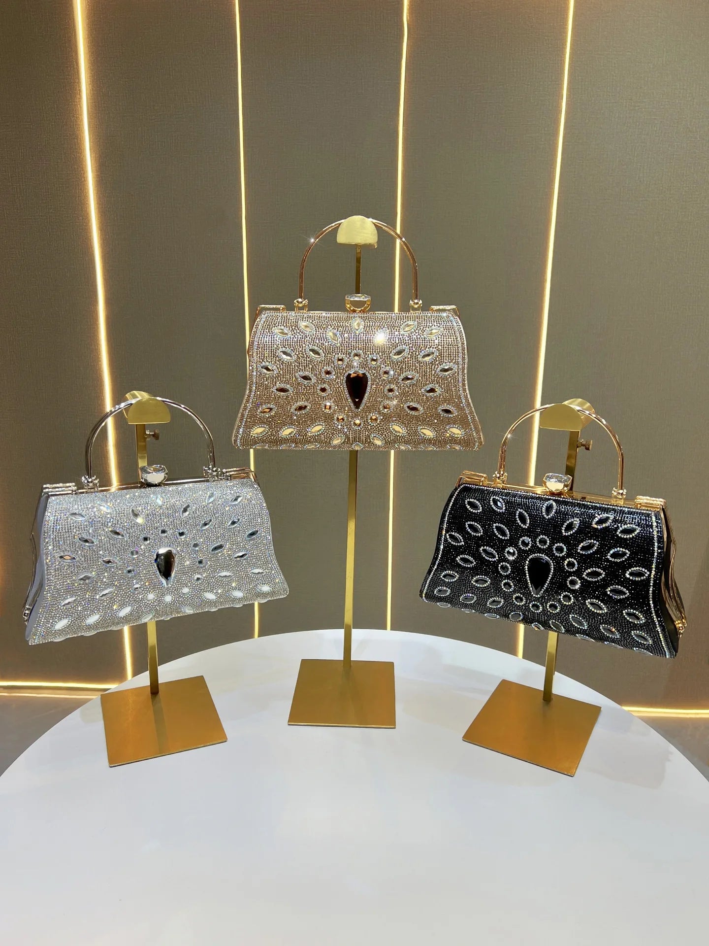 Noverlla Crystal Rhinestone Handbag – Elegant Chain Shoulder & Evening Bag